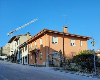 Casa in linea di testa