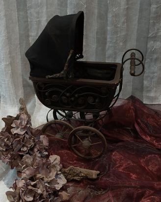 Piccolo Passeggino Giocattolo fine '800