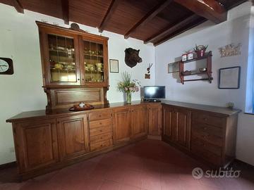 Spaziosa Credenza Angolare in Legno di Castagno co