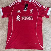Maglietta liverpool con cartellino