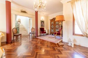 Elegante villa con giardino