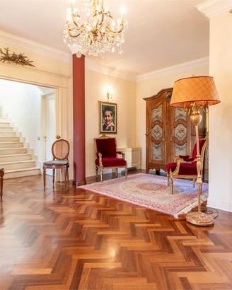 Elegante villa con giardino