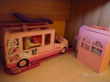 Casa e camper Barbie, cucina e seggiolino bambola