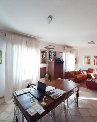 Casa indipendente di 328 m² con più di 5 locali e 