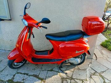 Vespa 125 et4