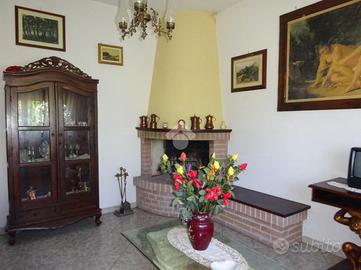 3 LOCALI A MASI TORELLO