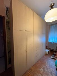 Armadio legno chiaro