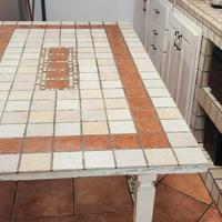 Tavolo cucina con mattonelle 