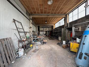 Capannone industriale - 133 mq con soppalco