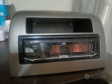 Autoradio JVC e mascherina Lancia Ypsilon