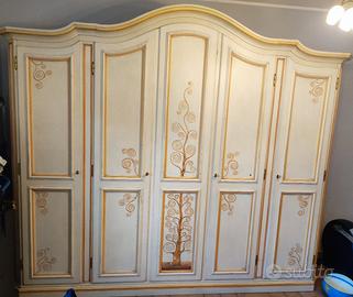 armadio dipinto a mano 
