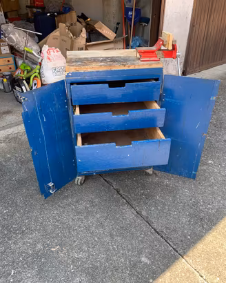 Banchetto porta attrezzi in metallo