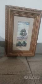 Quadro con bella cornice dorata.