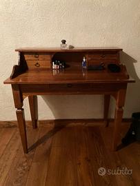 Scrivania in legno