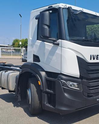 Iveco Sway 3 assi telaio passo 4200