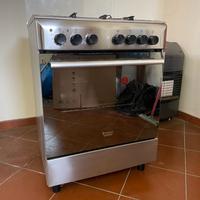 Cucina Hotpoint Ariston libera installazione