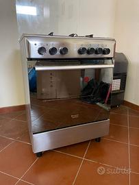 Cucina Hotpoint Ariston libera installazione