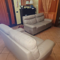 Coppia divani 2 e 3 posti in vera pelle