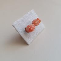 Orecchini a lobo in corallo rosa