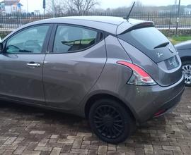 Lancia Ypsilon 1.0 Hybrid Ecochic Silver