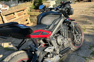 Triumph street triple r 765