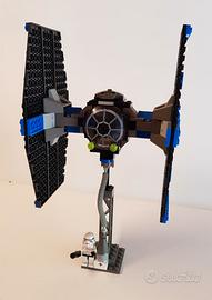 Lego Star Wars Tie Fighter 7146 del 2001.