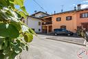casa-semindipendente-con-ampio-terrazzo-e-corte-pe