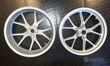 Coppia cerchi 10 razze originale ducati
