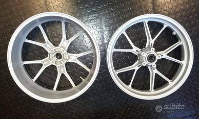 Coppia cerchi 10 razze originale ducati