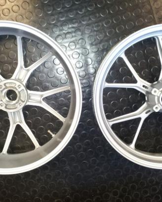 Coppia cerchi 10 razze originale ducati