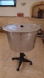 Pentola in alluminio con coperchio