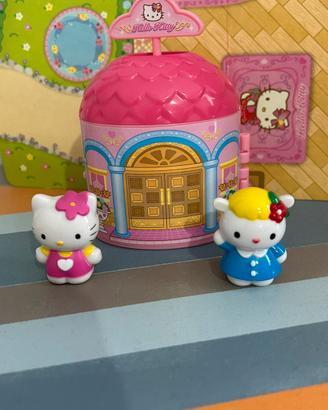 Casetta Hello Kitty con due personaggi e sfondo