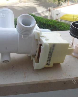 Lavatrice Ariston AQSF 291U Ricambio Pompa Scarico