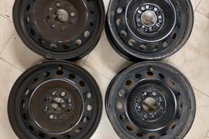 Cerchi in ferro 13” con copricerchi fiat panda