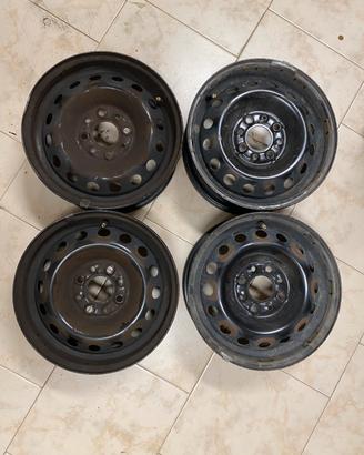 Cerchi in ferro 13” con copricerchi fiat panda