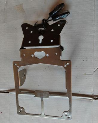 Porta targa orientabile One per Moto + frecce