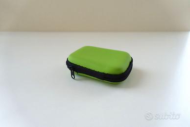 Custodia verde per piccolo hard disk esterno
