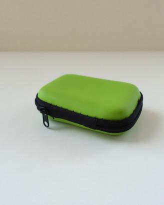 Custodia verde per piccolo hard disk esterno