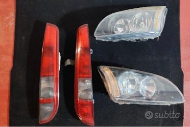 fanali ford focus mk2