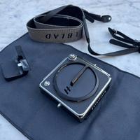 Hasselblad 907x (Solo corpo ed accessori)