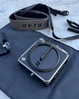 Hasselblad 907x (Solo corpo ed accessori)