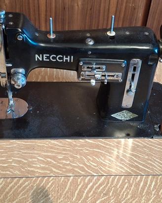 Macchina da cucire Necchi