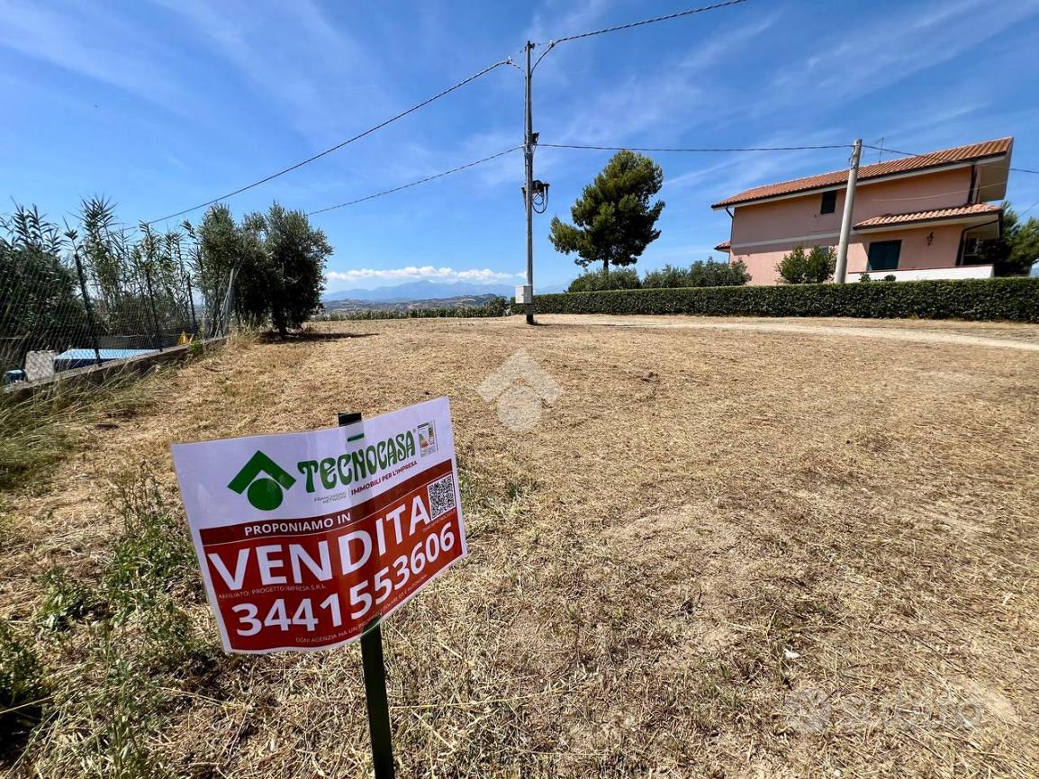 TERRENO A MOSCIANO SANT'ANGELO - Vista 5