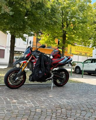 Aprilia dorsoduro 900