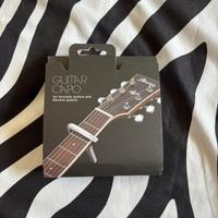 Chitarra classica con nuove corde e custodia