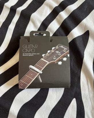 Chitarra classica con nuove corde e custodia