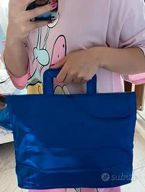 Borsa shopper blu metallizzata – capiente, con ch