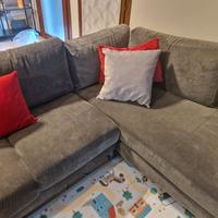 Divano Grigio con penisola