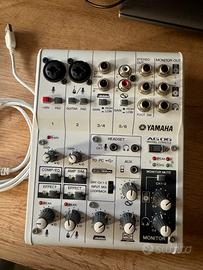 Mixer Yamaha AG06 console mixer