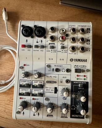 Mixer Yamaha AG06 console mixer